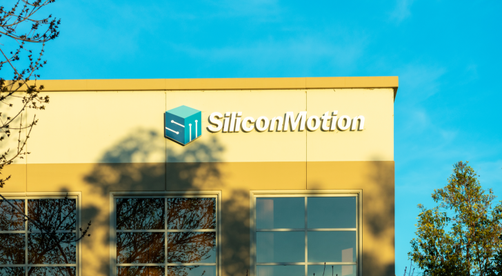 SIMO stock: Silicon Motion Technology logo on the side of its headquarters