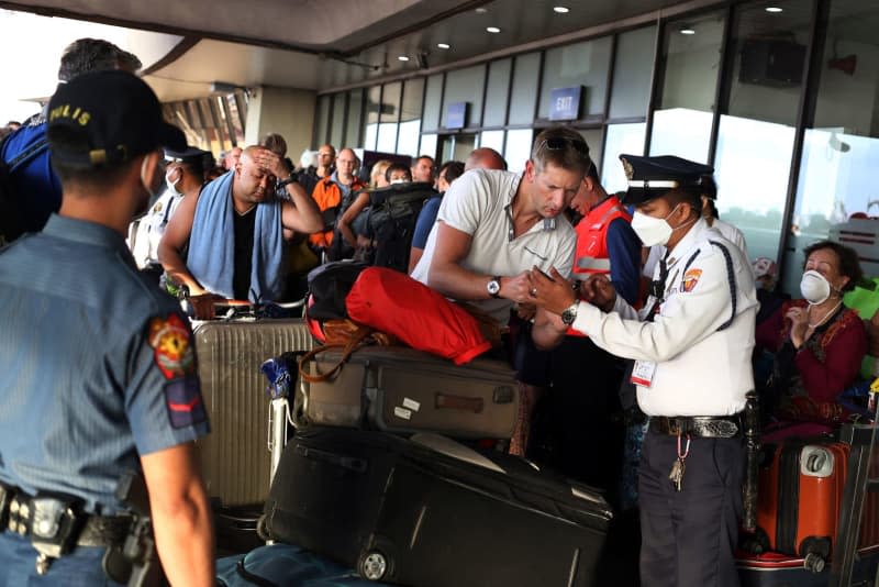 For arrivals in Manila, as with most other air travel hubs in South-east Asia, there is no direct train from the airport to the city. Alejandro Ernesto/dpa