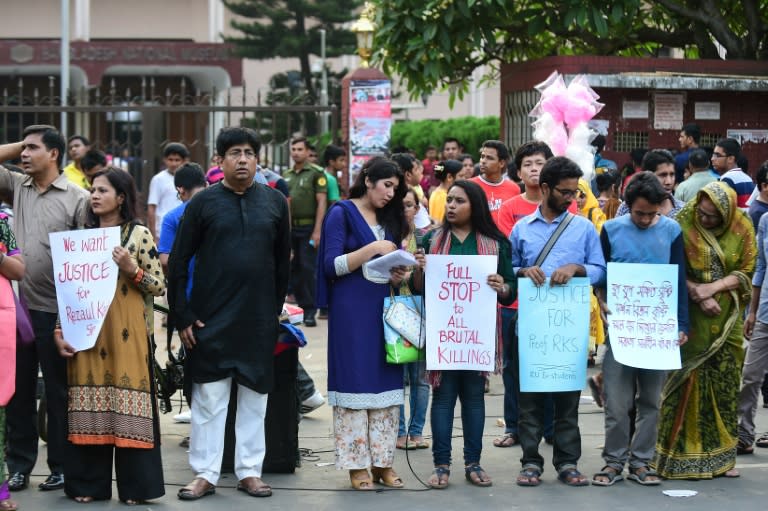 Protesters demonstrate against the killing of a university professor in Dhaka on April 29, 2016 -- there has been a wave of murders of liberals, secular activists and religious minorities by suspected Islamist militants in Bangladesh