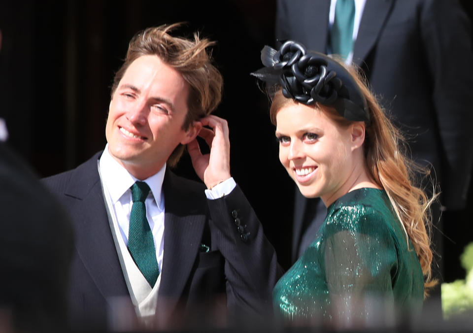 碧翠絲公主（右）與莫齊完婚，圖為去年兩人一起參加女歌手艾麗高登的婚禮。（圖／達志影像）