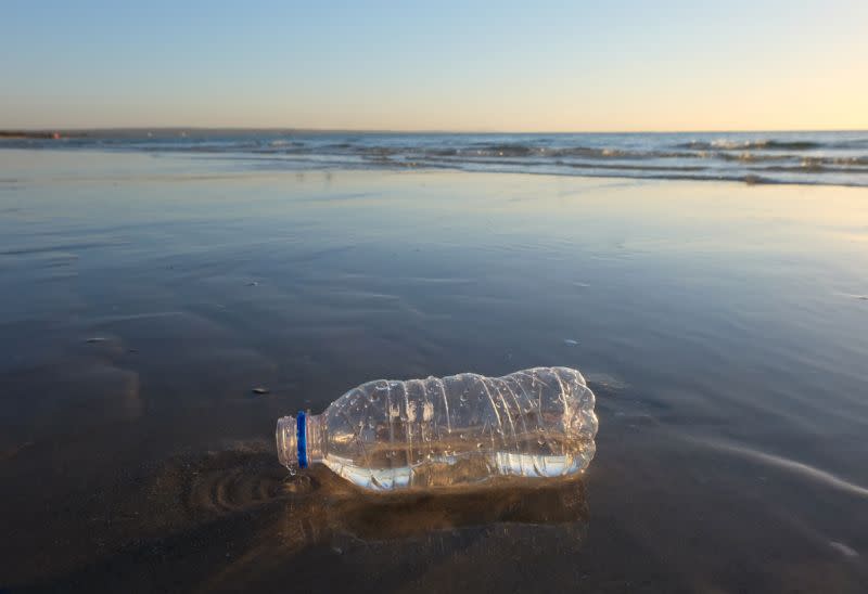 Quel est impact de l’ingestion de plastique sur le corps humain ? [Photo: Getty]