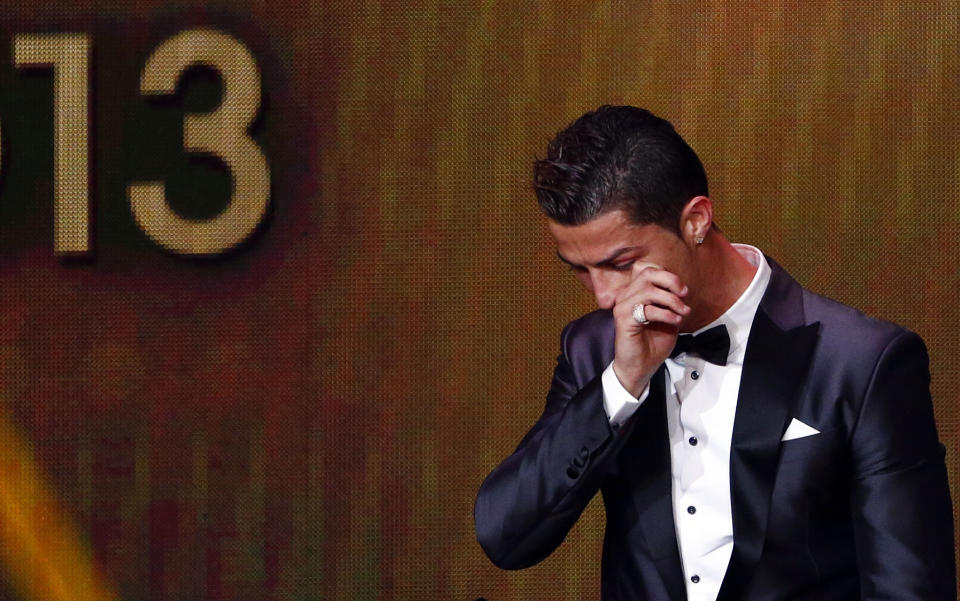 Cristiano Ronaldo weint (Bild: REUTERS/Ruben Sprich)