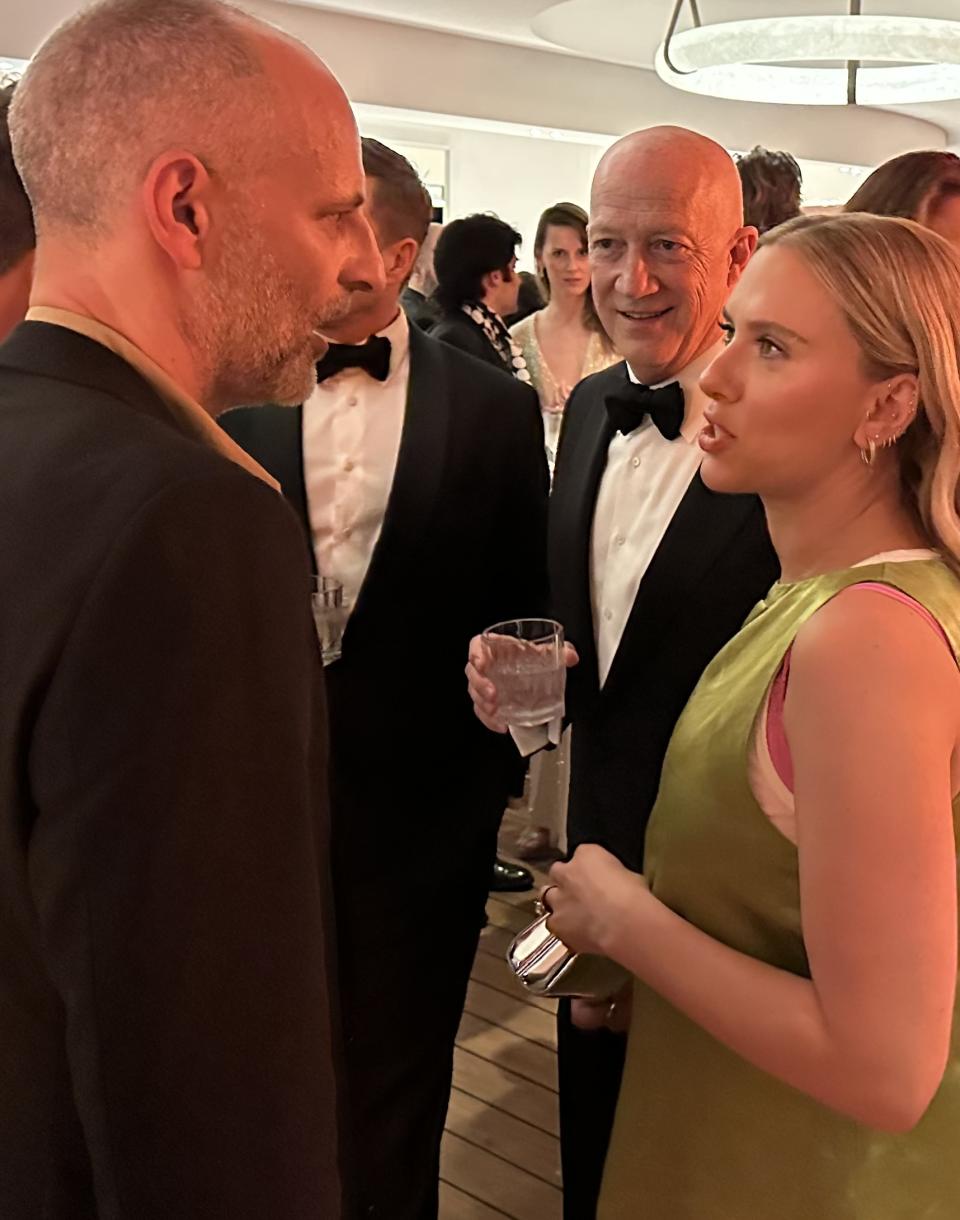 Jim Wilson, Scarlett Johansson and Bryan Lourd in conversation. Photo: Bamigboye/Deadline