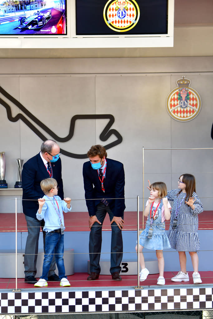 Pierre Casiraghi discute avec Jacques de Monaco