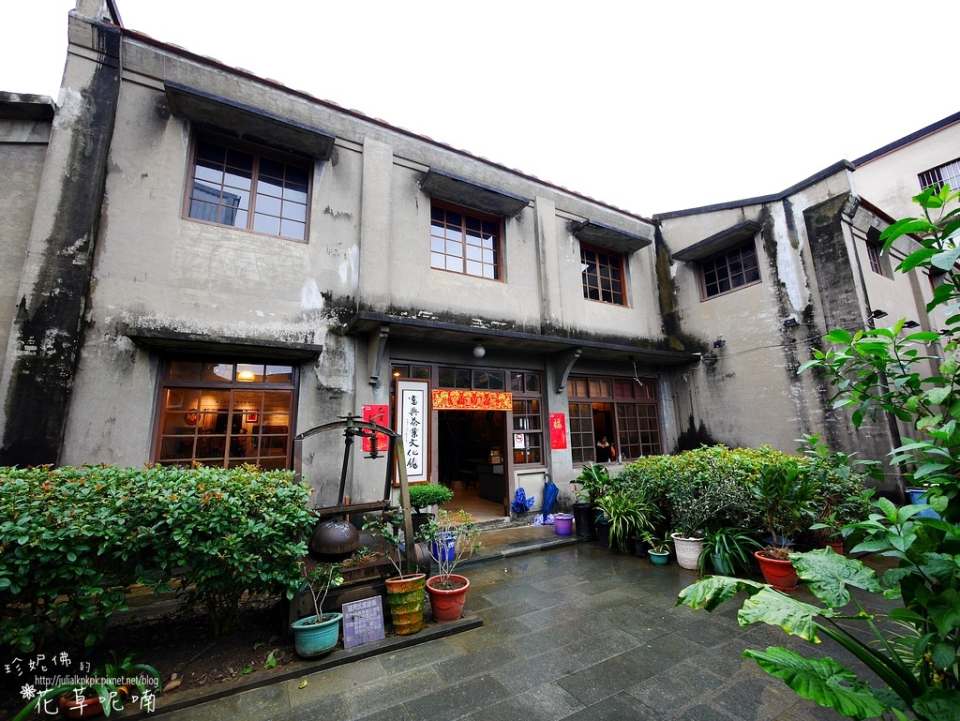 富興茶業文化館過去為富興茶廠，建築內部與舊有製茶設備遺留歲月痕跡。圖/駐站達人-珍妮佛的花草呢喃