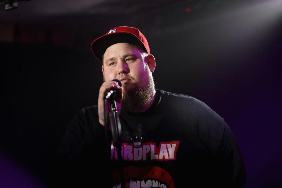 Rag 'n' Bone Man scores UK No.1 album with his debut Human (Getty)