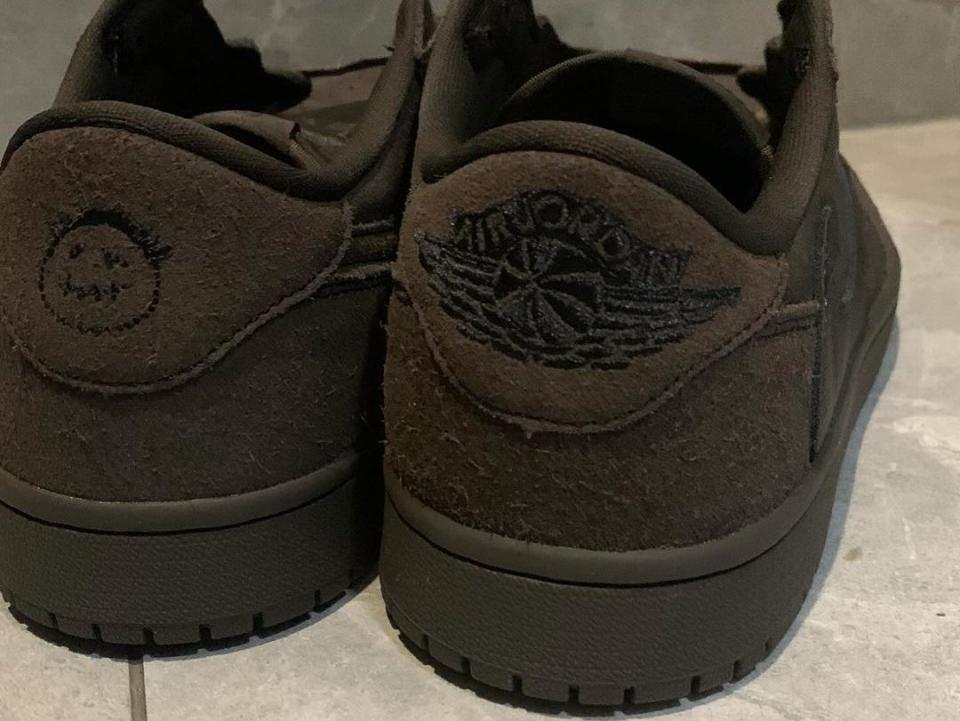 Travis Scott x Air Jordan 1 Low ‘Velvet Brown’ (Heel). Credit: @masterchefian