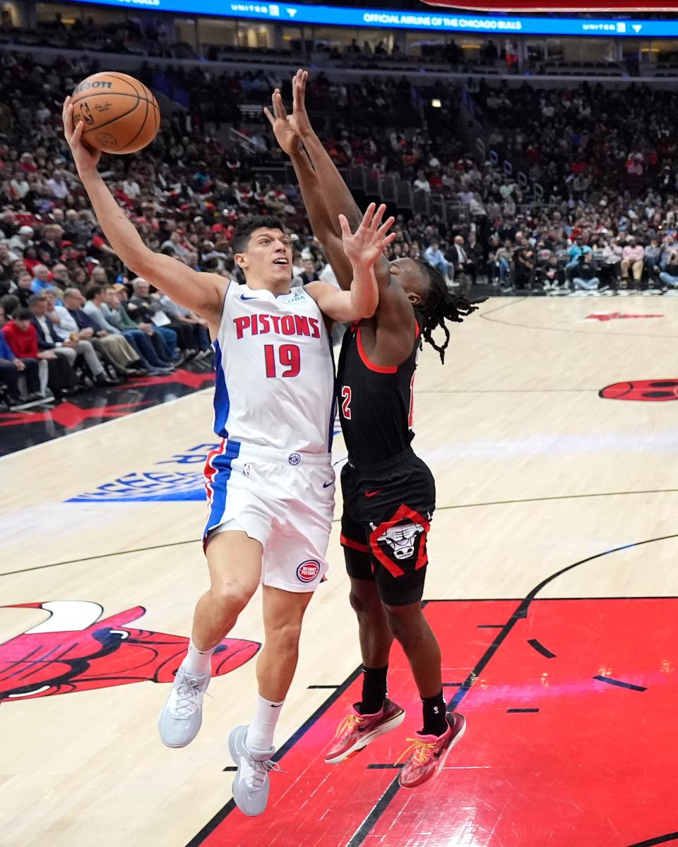 Pistons forward Simone Fontecchio shoots against Bulls guard Ayo Dosunmu during the first half of the Pistons' 105-95 win on Tuesday, Feb. 27, 2024, in Chicago.
