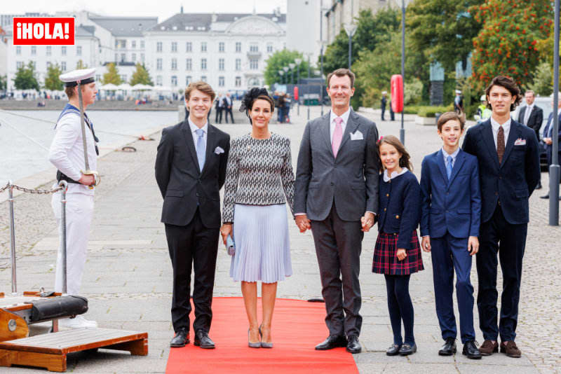 Joaquín y Marie de Dinamarca con sus hijos