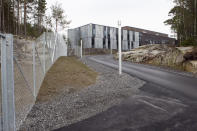 La cárcel de Halden está considerada como una de las más lujosas y humanas del mundo. A pesar de que es de máxima seguridad, no hay barrotes en las ventanas y los presos interactúan tranquilamente con los guardias haciendo deporte, comiendo o realizando cualquier otra actividad. (Foto: Heiko Junge / AFP Getty Images).