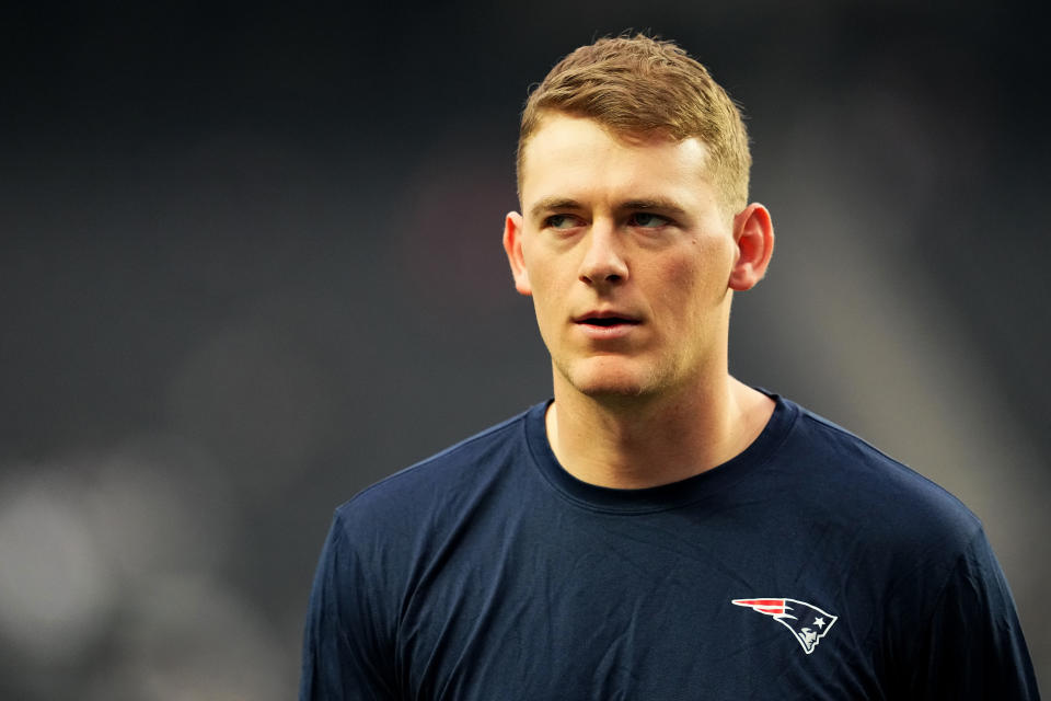 LAS VEGAS, NEVADA - DECEMBER 18: Mac Jones #10 of the New England Patriots  warms up before a game against the Las Vegas Raiders at Allegiant Stadium on December 18, 2022 in Las Vegas, Nevada. (Photo by Chris Unger/Getty Images)