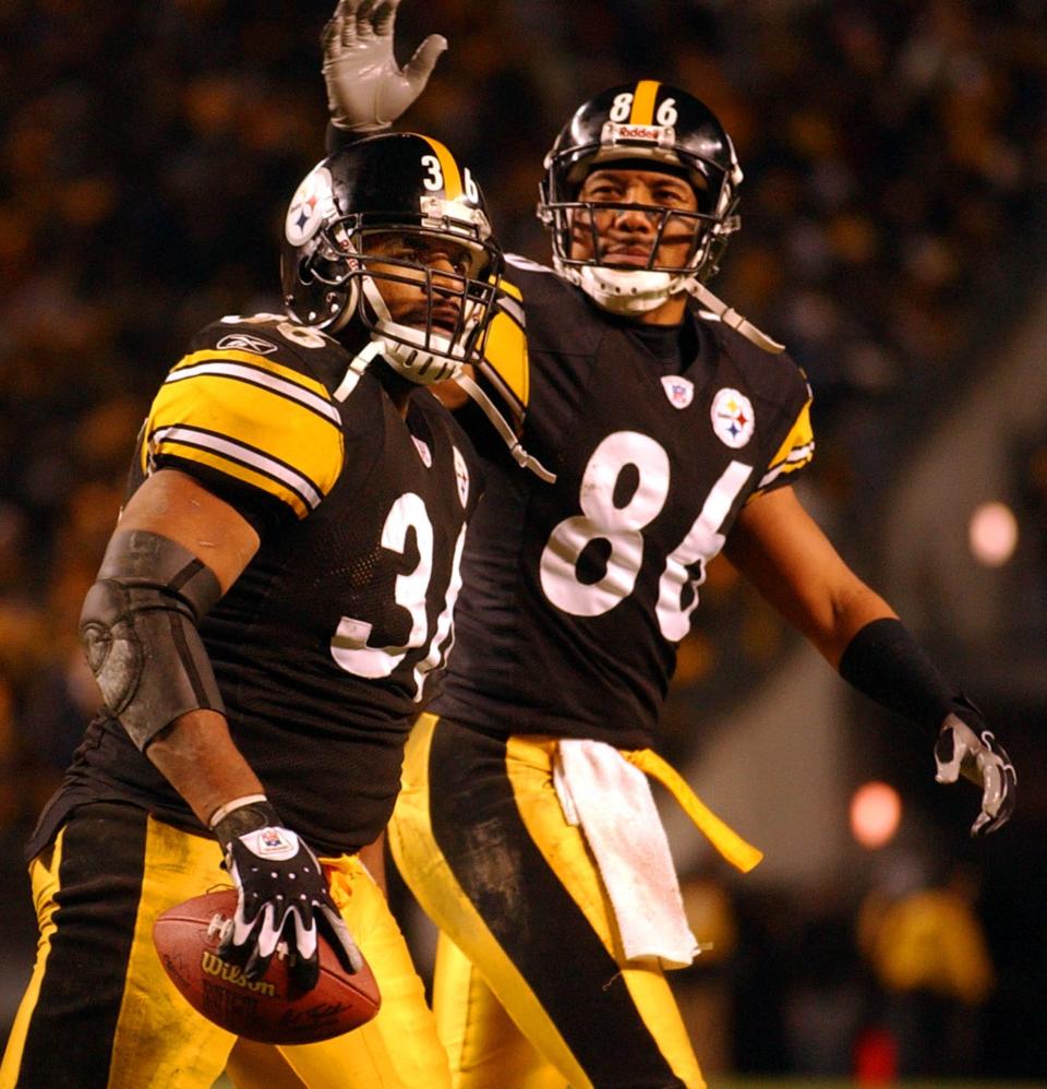 Jerome Bettis and Hines Ward sport the Steelers' distinctive uniform.