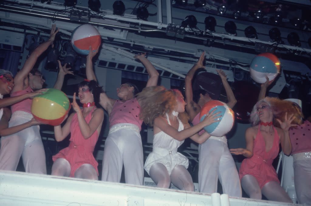 1981: Disco dancers