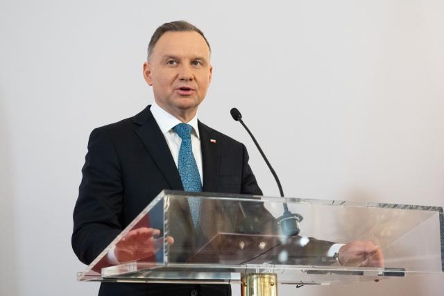 Polish president delays appointing new government, Poland