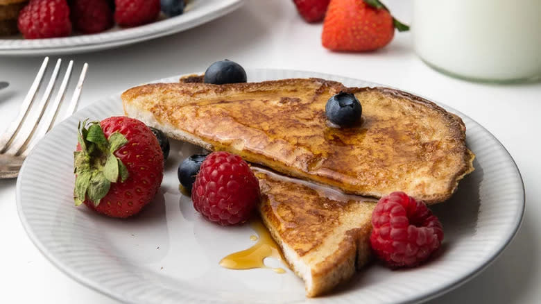 French toast with berries 