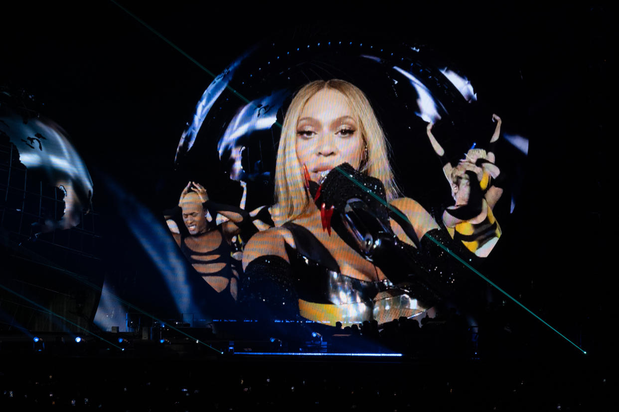 Beyoncé durante su espectáculo de apertura de la etapa norteamericana de su gira, en el Rogers Center de Toronto, el 8 de julio de 2023. (The New York Times)