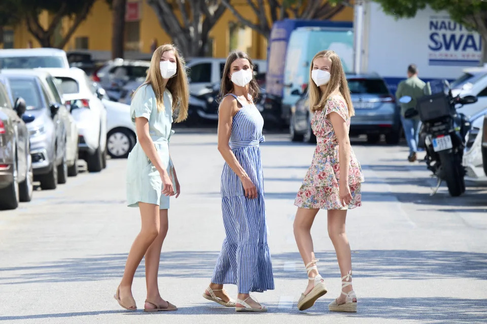 Sofía prefiere los zapatos planos mientras su hermana suele llevar plataformas o zapatos con tacón medio. (Photo by Carlos Alvarez/Getty Images)