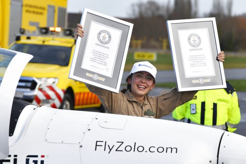 2022年1月20日，19歲少女羅瑟福德（Zara Rutherford）完成獨駕飛機環繞全球的挑戰，成為世上最年輕女性挑戰者。（AP）