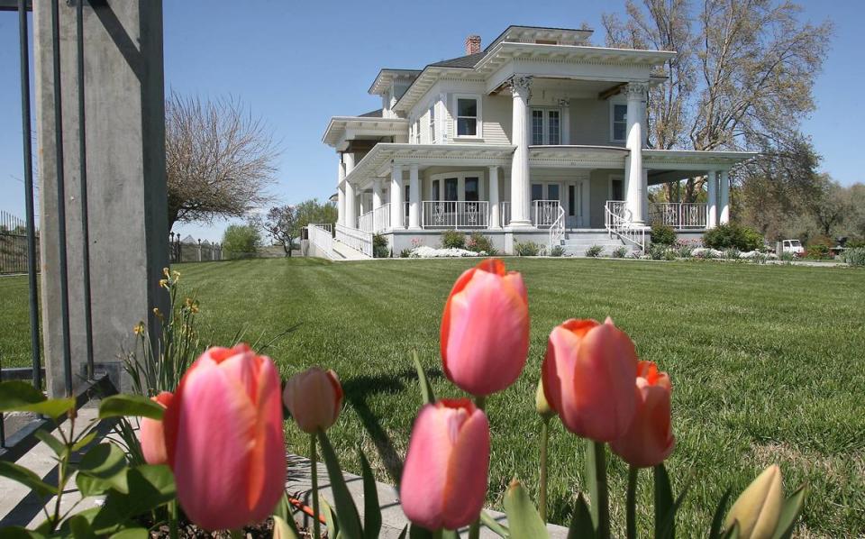Brad and Debra Peck recently sold the historic Moore Mansion after restoring it to its former neoclassical elegance. The historic home along the Columbia River shoreline in Pasco, which was built in 1908 by James Alexander Moore, was badly damaged in a 2001 fire.