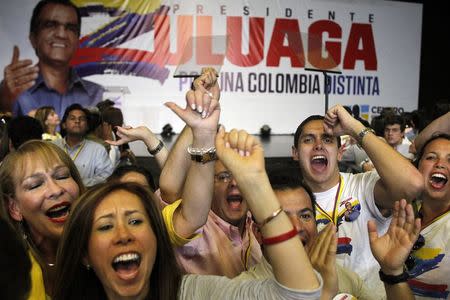 Supporters of presidential candidate Oscar Ivan Zuluaga celebrate a lead in Bogota May 25, 2014. REUTERS/Fredy Builes