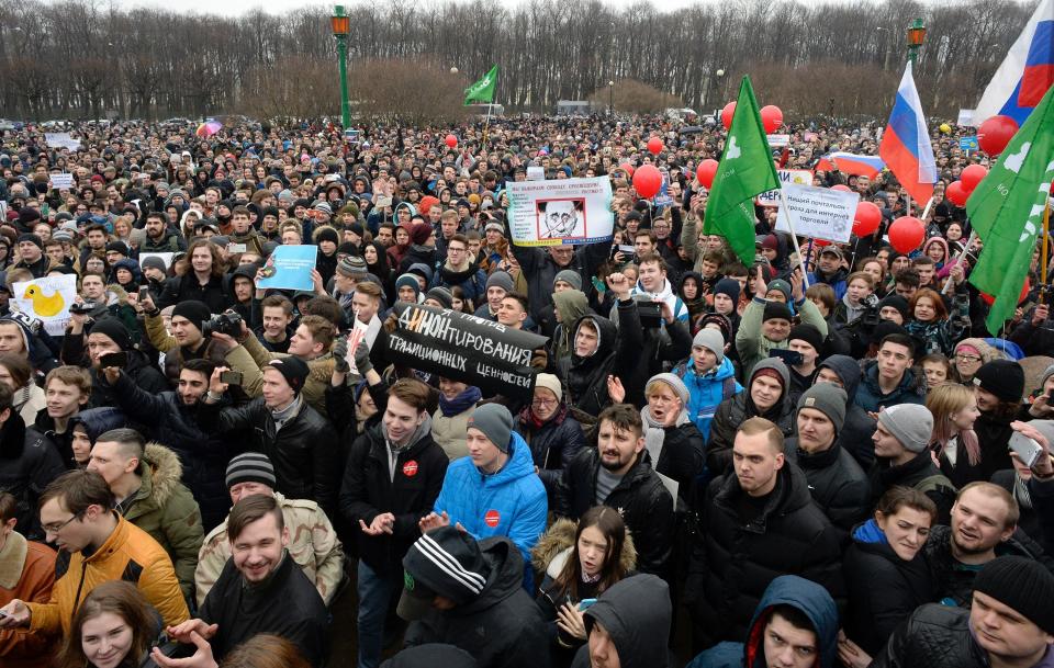 Protesters wave signs and Russian flags&nbsp;in&nbsp;central Saint Petersburg.