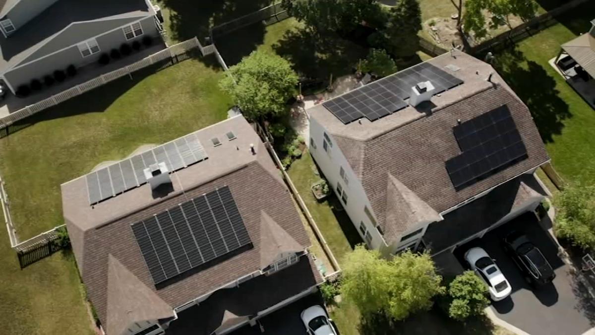 il-tax-rebates-for-solar-panels-electric-cars-save-money-environment