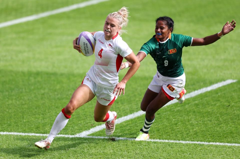 Grace Crompton of Team England breaks past Anusha Attanayaka of Team Sri Lanka to score a try during the Women’s Rugby Sevens Pool A match between Team England and Team Sri Lanka on day one of the Birmingham 2022 Commonwealth Games (Getty Images)