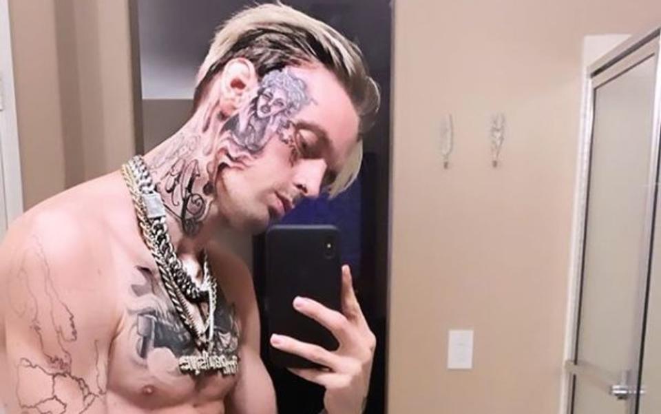 Sein Instagram-Posting erregte Aufsehen: Aaron Carter zeigte sein neuestes Tattoo: Sein Gesicht ziert ein Bild von Rihanna als Schlangenkönigin Medusa. Viele Fans wussten nicht, was sie schlimmer finden sollten: das Tattoo oder Carters Aussage, dass er "das größte Ding im Musikbusiness" sei, die er unter das Foto postete. (Bild: www.instagram/aaroncarter)