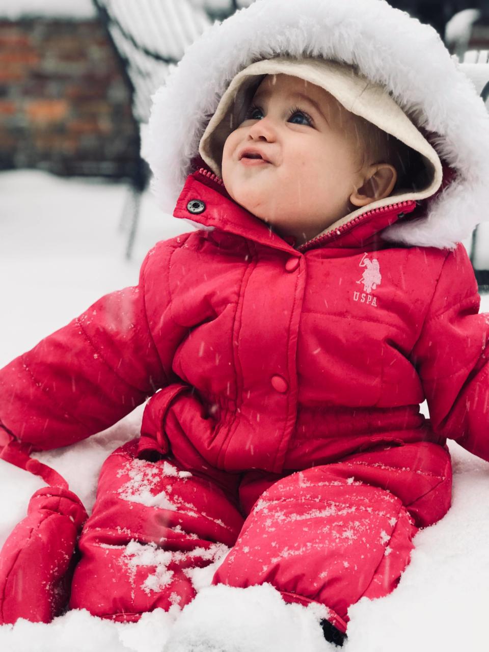 The little girl also got to play in the snow outside of M’Coul’s. (Photo: Courtesy of Tate Edwards)