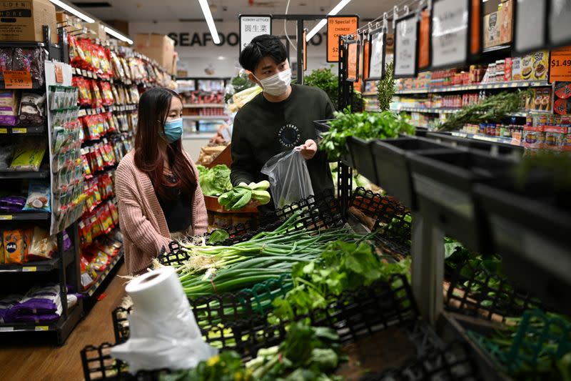 The Wider Image: Chinese students in Australia head home as coronavirus upends study