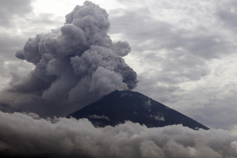 <p>Clouds of ashes rise from the Mount Agung volcano erupting in Karangasem, Bali, Indonesia, Nov. 28, 2017. Indonesia authorities raised the alert for the rumbling volcano to highest level on Monday and closed the international airport on the tourist island of Bali stranding thousands of travelers. (Photo: Firdia Lisnawati/AP) </p>