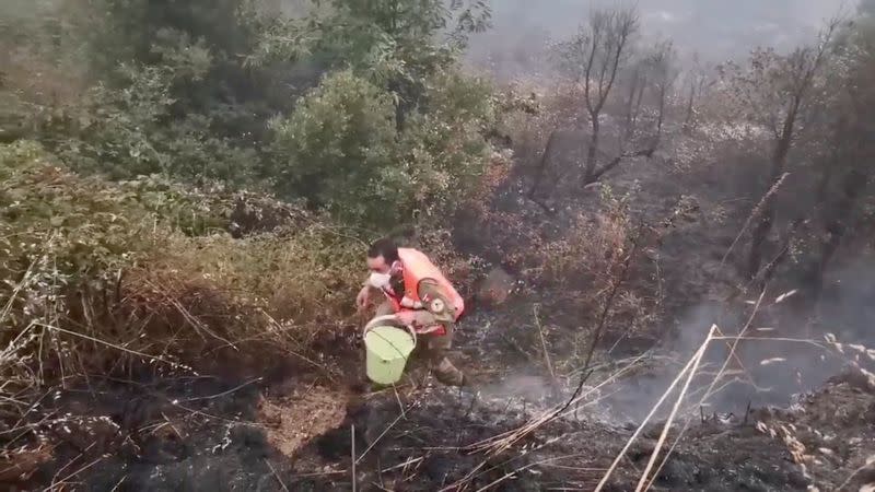 Volunteer firefighter combats wildfire in Oleiros
