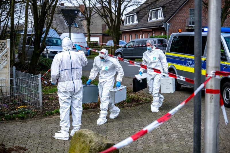 Forensics officers work at the scene of a shooting at a detached house in the municipality of Scheessel. A Bundeswehr soldier is suspected of having shot four people in the district of Rotenburg in Lower Saxony. Sina Schuldt/dpa