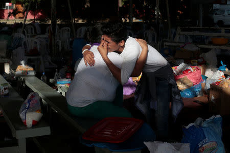 University students react for the loss of a fellow student killed during the protests over a reform to the pension plans of the Nicaraguan Social Security Institute (INSS) in Managua, Nicaragua April 23, 2018. REUTERS/Oswaldo Rivas