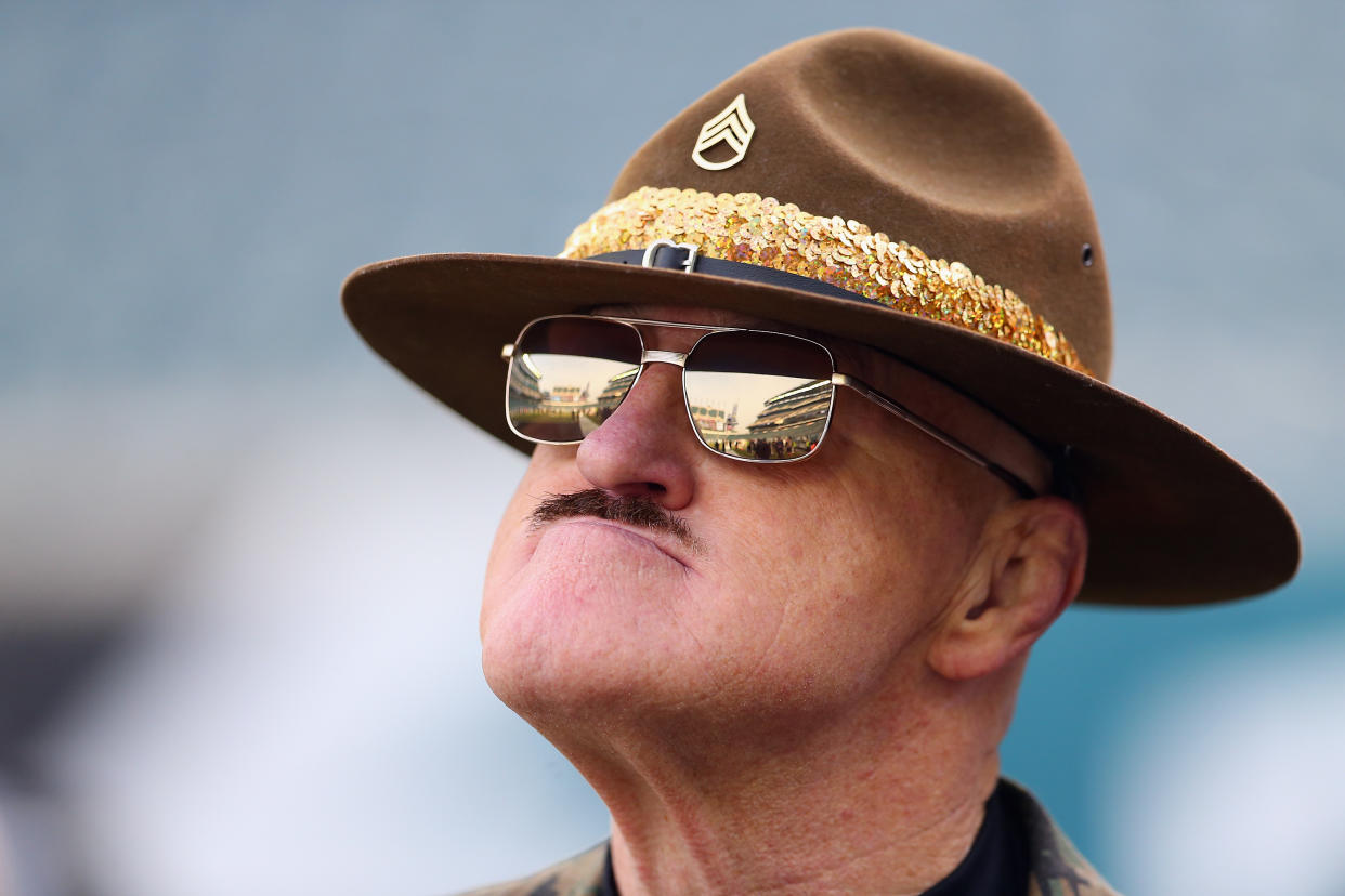 El Sargento Slaughter en un partido de las Águilas de Phildelphia, de la NFL, durante 2015. (Mitchell Leff/Getty Images)