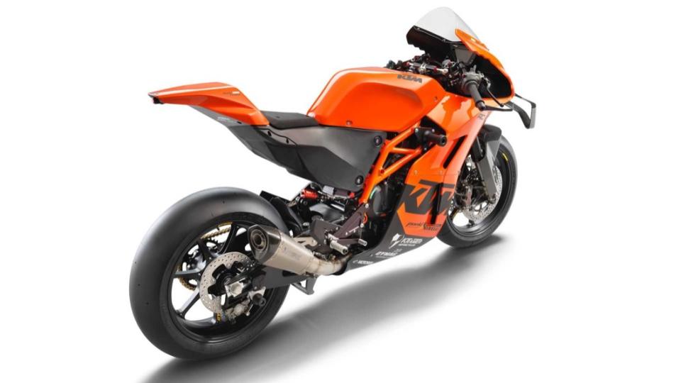 KTM RC 8C運用賽車輕量化科技，讓整體車重可以控制在140公斤。