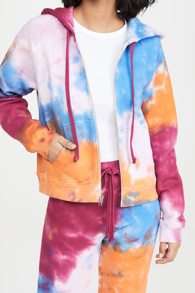 warm fun, tie-dye sweat suit, mindy kaling tie dye sweat suit