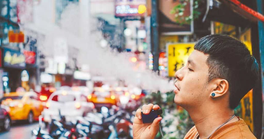 吸菸又吃檳榔風險爆增，罹患口腔癌機率是一般人的123倍。（圖／報系資料照片）