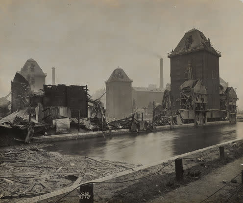 <span class="caption">View of A, B, C and D silos, Royal Victoria Dock following the explosion.</span> <span class="attribution"><span class="source">© Museum of London / PLA Collection</span></span>