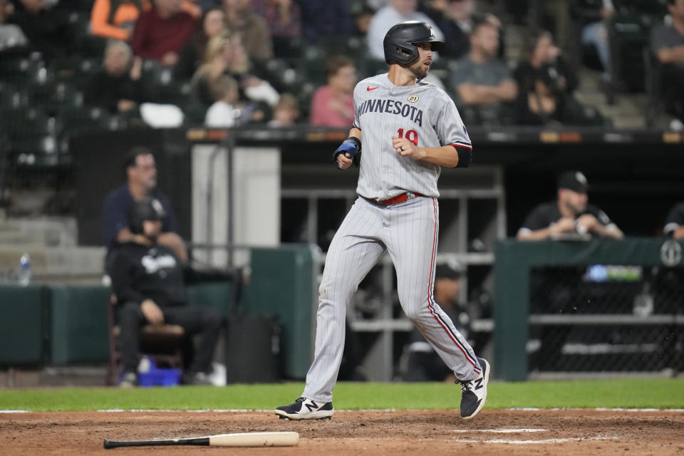 Minnesota Twins' Alex Kirilloff scores on a double by Carlos Correa during the ninth inning of a baseball game against the Chicago White Sox, Friday, Sept. 15, 2023, in Chicago. (AP Photo/Erin Hooley)