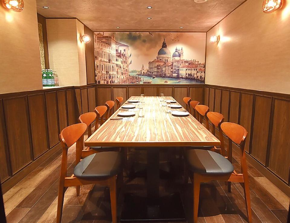 〈Reale Cucina Italiana〉義式餐廳的包廂，可接待10位客人用餐。圖／姚舜