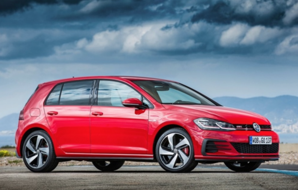 德國當地的神車 Volkswagen Golf 車系過去一年賣出 228,227 輛，跟多出一截屁股的 Jetta（全年只掛牌 76 輛）簡直是兩樣情，德國人對掀背車的偏執可見一斑。