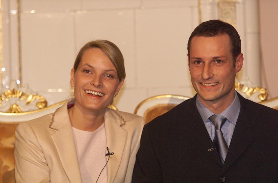 Fue el 1 de diciembre del año 2000 cuando Haakon de Noruega y Mette-Marit Tjessem anunciaron su compromiso. Se conocieron a finales de los 90 en un festival de música. (Foto: All Over Press / Getty Images)