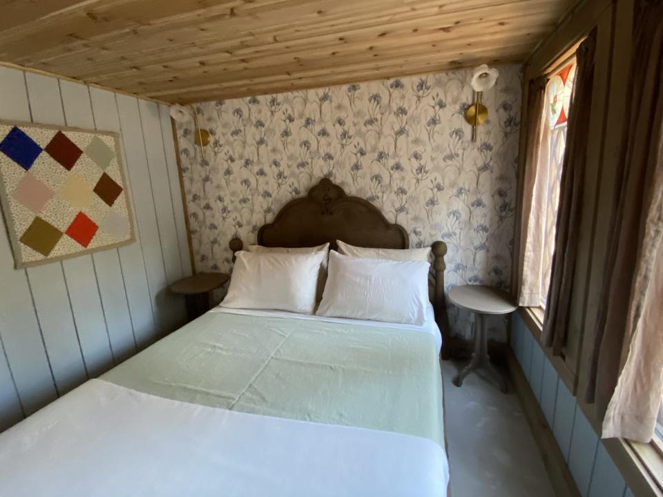 belle's cottage bed one