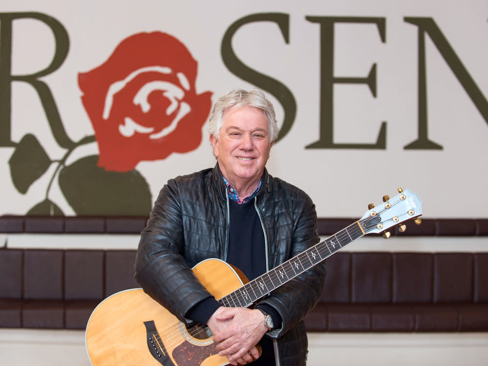 Rolf Zuckowski übernimmt eine Gastrolle bei "Rote Rosen". (Bild: ARD/Nicole Manthey)