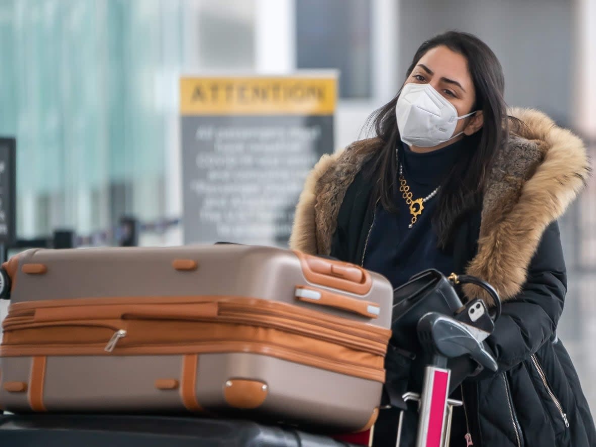 In December, 742,400 Canadian air passengers returned from abroad, according to Statistics Canada. (Sam Nar/CBC - image credit)