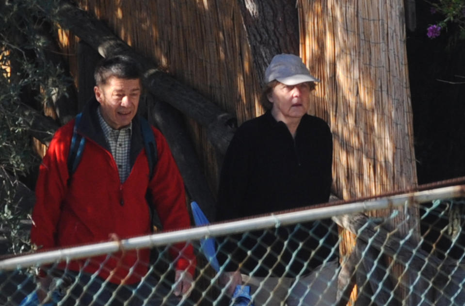 Angela Merkel und ihr Mann Prof. Dr. Joachim Sauer beim Wandern. (Bild: AFP)