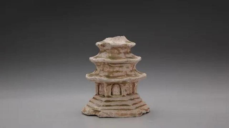 A pagoda model was among the artifacts unearthed from the Tang and Five dynasties.