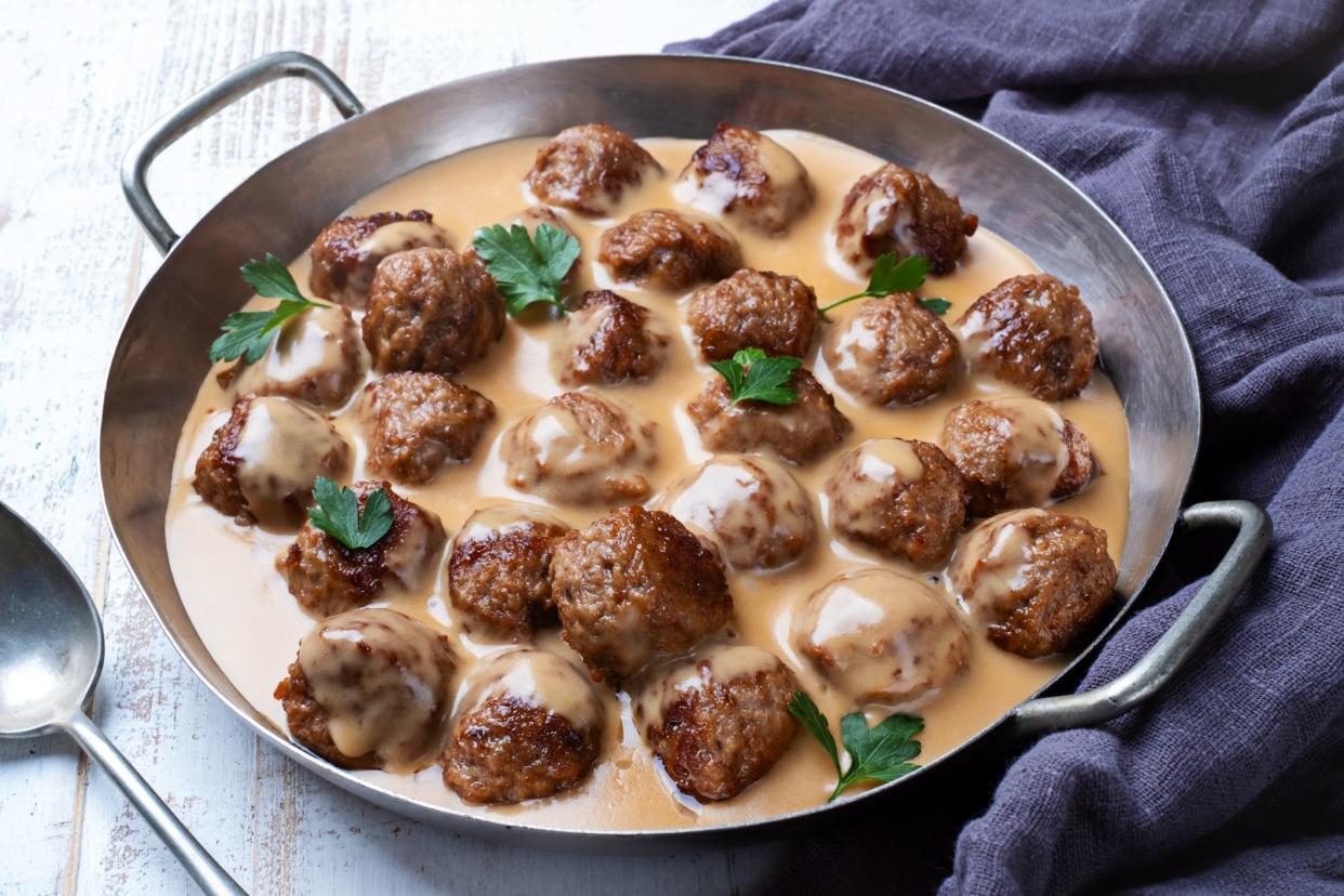 Meatballs in a pan with cream sauce