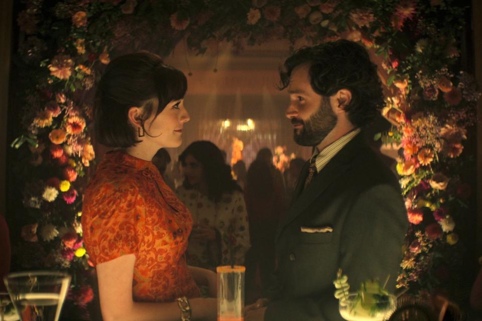 Charlotte Ritchie as Kate and Penn Badgley as Joe in 'You.'